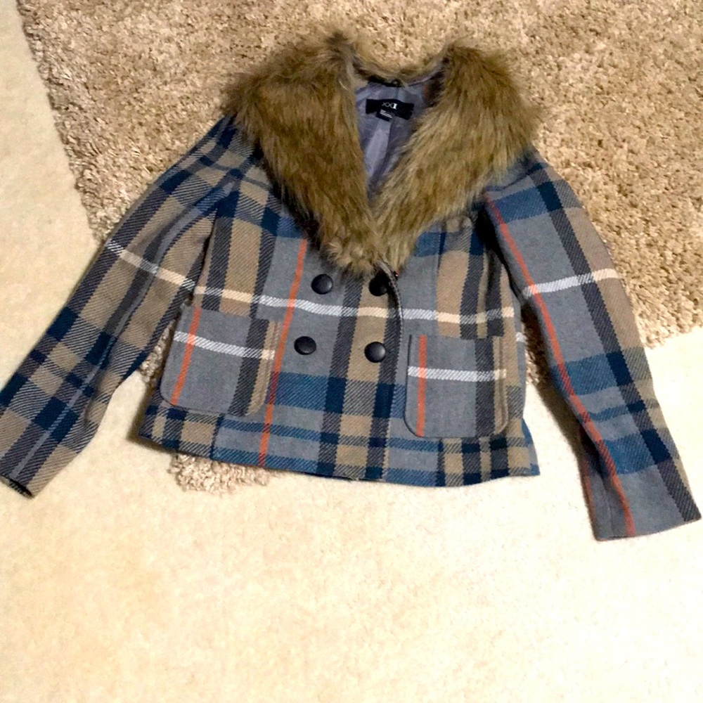 Woman jacket with fur collar
